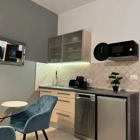 Leone With Free Parking 풀라