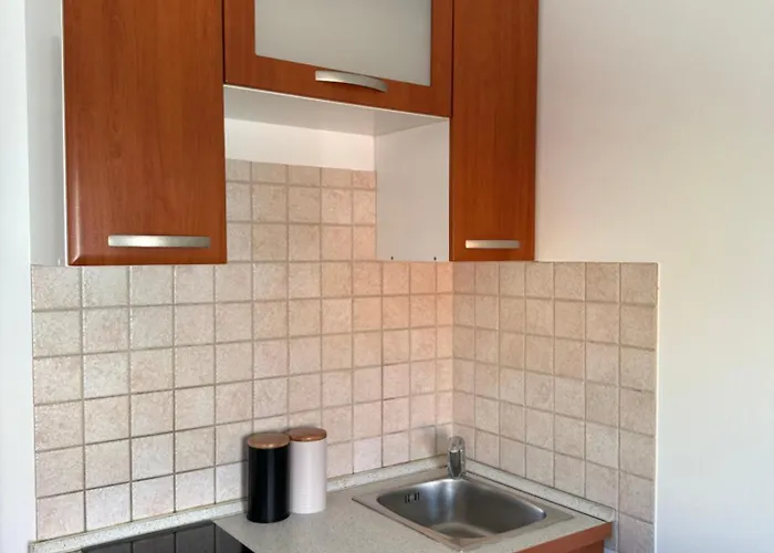 Leone With Free Parking 아파트