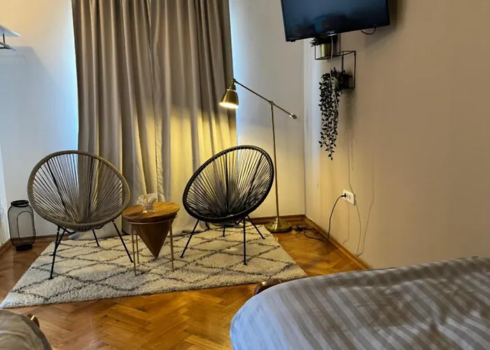 Leone With Free Parking *