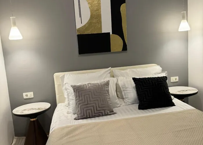 Leone With Free Parking * 풀라