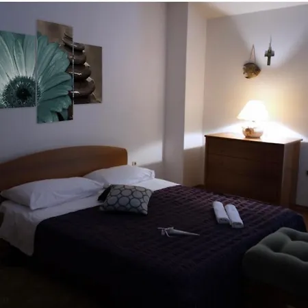 Leone With Free Parking * Πούλα