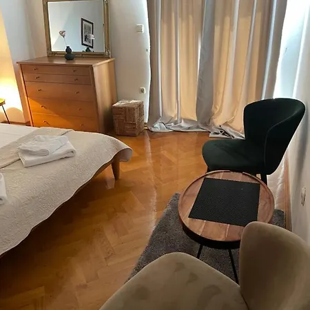 Leone With Free Parking * Πούλα