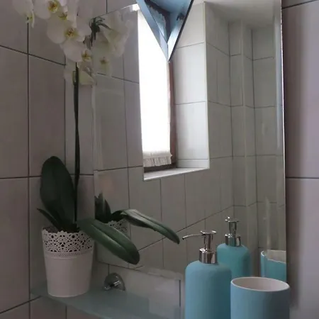 Leone With Free Parking Πούλα