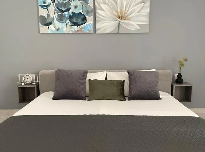 Leone With Free Parking Apartament *