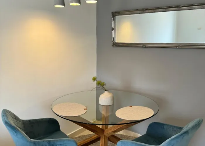 Leone With Free Parking *