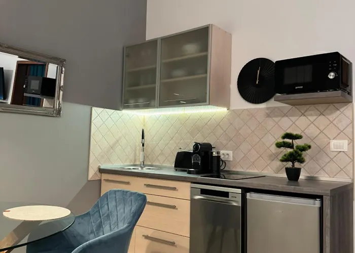 Leone With Free Parking Pula