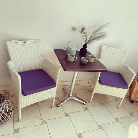 Leone With Free Parking Apartament