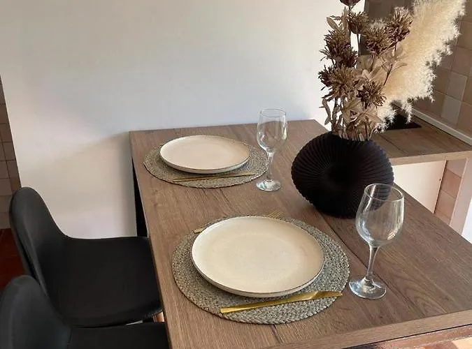 Leone With Free Parking Daire *