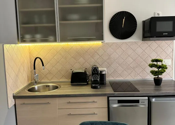 Leone With Free Parking *